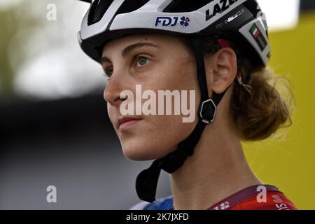 ©PHOTOPQR/L'EST REPUBLICAIN/ALEXANDRE MARCHI ; REIMS ; 26/07/2022 ; SPORT - CYCLISME - TOUR DE FRANCE FEMMES AVEC ZWIFT - 1 EDIZIONE ERE - TDF FEMININ 2022 - ETAPE 3 - REIMS - EPERNAY - PARTENZA. Reims 26 juillet 2022. L'italienne Vittoria GUAZZINI (FDJ Suez Futuroscope). FOTO Alexandre MARCHI. Foto Stock