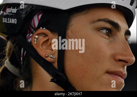 ©PHOTOPQR/L'EST REPUBLICAIN/ALEXANDRE MARCHI ; REIMS ; 26/07/2022 ; SPORT - CYCLISME - TOUR DE FRANCE FEMMES AVEC ZWIFT - 1 EDIZIONE ERE - TDF FEMININ 2022 - ETAPE 3 - REIMS - EPERNAY - PARTENZA. Reims 26 juillet 2022. L'italienne Elisa BALSAMO (Trek - Segafredo). FOTO Alexandre MARCHI. Foto Stock