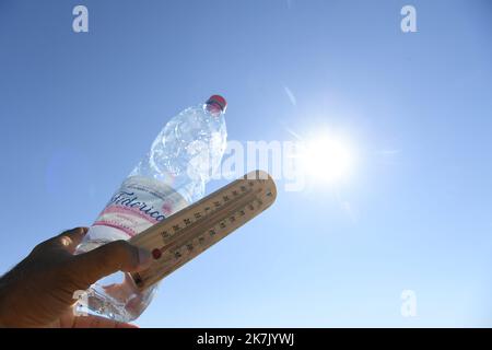 ©Mourad ALLILI/MAXPPP - 04/08/2022 Photo Illustration canicule mer mediterranee - onda di calore, Mar Mediterraneo, Foto Stock