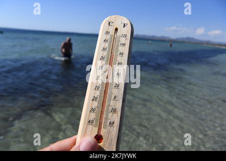 ©Mourad ALLILI/MAXPPP - 04/08/2022 Photo Illustration canicule mer mediterranee - onda di calore, Mar Mediterraneo, Foto Stock