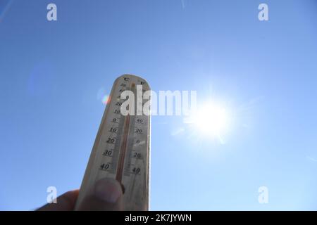 ©Mourad ALLILI/MAXPPP - 04/08/2022 Photo Illustration canicule mer mediterranee - onda di calore, Mar Mediterraneo, Foto Stock