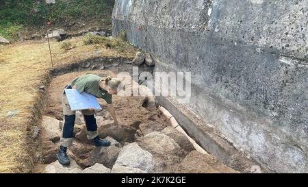 Â Bastien Munch/radio France/Maxppp - Bastien Munch / radio France / Maxppp, Natzwiller 19/08/2022 depuis le dÃ©but du mois d'aoÃ»t, un chantier de fouilles est en cours dans la re du camp de concentration du Struthof, carriÃ¨Ã Natzwiller, dans le Bas-Rhin. Ã détudiants en archÃ tentent de prÃ portÃ les conditions du travail forcÃ dÃ des anciens Natzwiller, Francia, agosto 19th 2022 Dall'inizio di agosto, è in corso uno scavo nella cava del campo di concentramento Struthof, a Natzwiller, nel basso Reno. Gli studenti di Archeologia cercano di chiarire il condimento Foto Stock