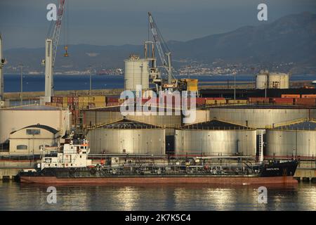 ©Mourad ALLILI/MAXPPP - 14/08/2022 il porto di Genova è, in termini di spazio e traffico, il più grande porto industriale e commerciale d'Italia GENES EN ITALIE Foto Stock