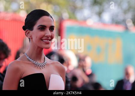 ©Pierre Teyssot/MAXPPP ; ospiti sul tappeto Rosso del giorno di apertura del 79th° Festival Internazionale del Cinema di Venezia al Lido di Venezia, a Venezia, il 31 agosto 2022. Attrice spagnola Rocio Munoz Morales Â© Pierre Teyssot / Maxppp Foto Stock