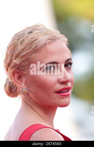 ©Pierre Teyssot/MAXPPP ; ospiti sul tappeto Rosso del giorno di apertura del 79th° Festival Internazionale del Cinema di Venezia al Lido di Venezia, a Venezia, il 31 agosto 2022. Cantante inglese Pixie Lott Â© Pierre Teyssot / Maxppp Foto Stock