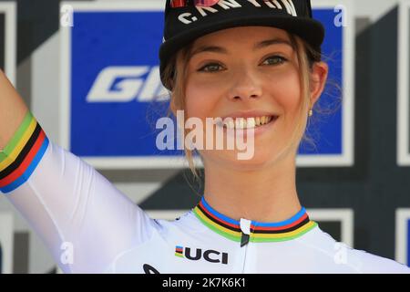 ©Pierre Teyssot/MAXPPP ; Coppa del mondo di Mountain Bike UCI 2022 a Commezzadura il 4 settembre 2022. Finali gare olimpiche di fondo e podio, Line Burquier (fra) Â© Pierre Teyssot / Maxppp Foto Stock