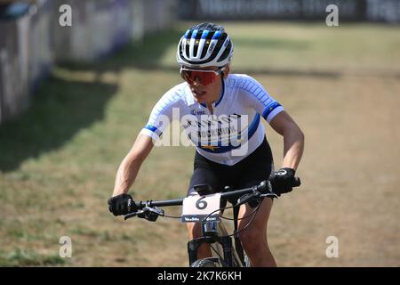 ©Pierre Teyssot/MAXPPP ; Coppa del mondo di Mountain Bike UCI 2022 a Commezzadura il 4 settembre 2022. Finali gare olimpiche di fondo e podio, Loana Lecomte (fra) Â© Pierre Teyssot / Maxppp Foto Stock