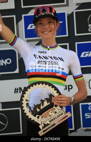 ©Pierre Teyssot/MAXPPP ; Coppa del mondo di Mountain Bike UCI 2022 a Commezzadura il 4 settembre 2022. Finali gare olimpiche di fondo e podio, Line Burquier (fra) Â© Pierre Teyssot / Maxppp Foto Stock