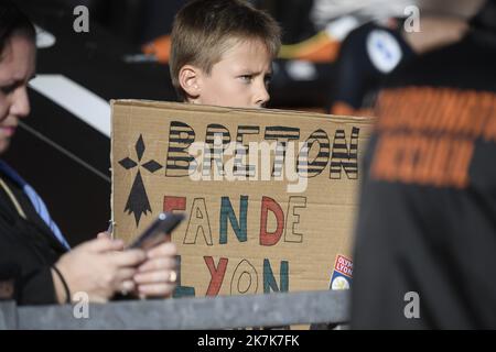 ©PHOTOPQR/LE PROGRES/Joël PHILIPPON - Lorient 07/09/2022 - OL-Lorient. Lorient 7 settembre 2022 -un petit fan breton de l'OL était venu au stade soutenir son équipe. Foto Stock