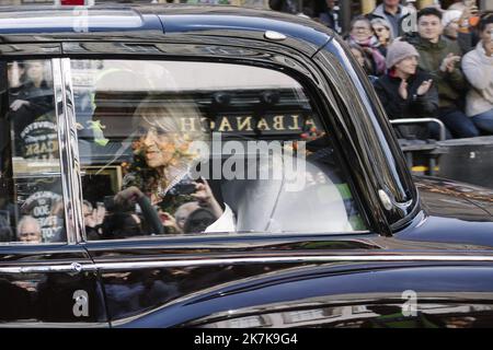 ©PHOTOPQR/LE PARISIEN/ARNAUD DUMONTIER ; EMBOURG ; 12/09/2022 ; UK - Ecosse - Edmbourg - Lundi 12 settembre 2022 Arrivée de Camilla et du Roi Charles III dans la voiture Royal Jour de la procession qui ira du Château de Holyrood Jusqu'à la Cathédrale Saint-Gilles du cercueil de la Reine Elizabeth II suivi par le roi Charles III © Arnaud Dumontier pour le Parisien - Edimbourg, Scotland, Sept 12th 2022 Servizio di preghiera e riflessione per la vita della Regina Elisabetta II nella Cattedrale di St Giles, Edinburgo. Foto Stock