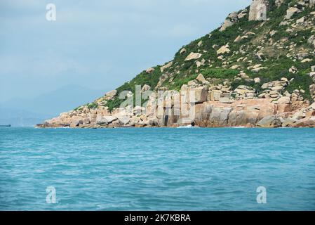 La splendida costa rocciosa nella parte meridionale dell'isola di Lamma a Hong Kong. Foto Stock