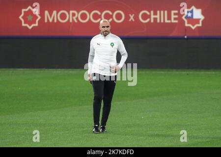 ©Manuel Blondeau/AOP Press/MAXPPP - 22/09/2022 Barcellona Hoalid Regragui capo allenatore del Marocco durante la sessione di allenamento in vista della partita di calcio amichevole della FIFA International tra Marocco e Cile allo stadio RCDE il 22 settembre 2022 a Barcellona, Spagna. Foto Stock