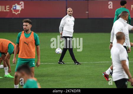 ©Manuel Blondeau/AOP Press/MAXPPP - 22/09/2022 Barcellona Hoalid Regragui capo allenatore del Marocco durante la sessione di allenamento in vista della partita di calcio amichevole della FIFA International tra Marocco e Cile allo stadio RCDE il 22 settembre 2022 a Barcellona, Spagna. Foto Stock