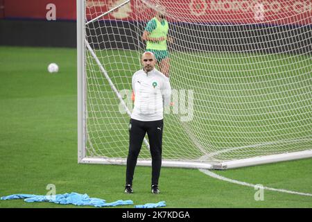 ©Manuel Blondeau/AOP Press/MAXPPP - 22/09/2022 Barcellona Hoalid Regragui capo allenatore del Marocco durante la sessione di allenamento in vista della partita di calcio amichevole della FIFA International tra Marocco e Cile allo stadio RCDE il 22 settembre 2022 a Barcellona, Spagna. Foto Stock