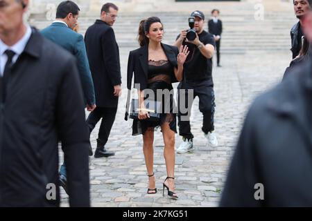 ©Pierre Teyssot/MAXPPP ; 2022 Paris Fashion Week S/S 23 guests . Parigi, Francia il 30 settembre 2022. VIP, modelli e ospiti arrivo, Eva Longoria Â© Pierre Teyssot / Maxppp Foto Stock