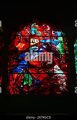 Vetrate Chagall alla sinagoga di Abbell all'ospedale di Hadassah a Gerusalemme. Foto Stock