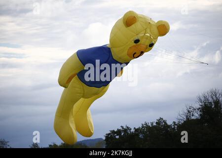 Thierry LARRET / MAXPPP. Festival Aeronautique. Ailes et Volcans Cervolix. Le 2 octobre 2022 Aerodromo Issoire le Broc. Issoire (63). Cerf volant Foto Stock