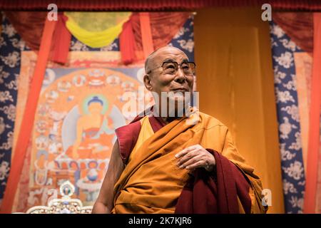 ©Olivier Donnars / le Pictorium/MAXPPP - 17/09/2016 Olivier Donnars / le Pictorium - 17/09/2016 - Francia - 17 settembre 2016 : Tenzin GYATSO, 14e Dalai lama, donne un cycle d'enseignement pour les bouddhistes de France au zenith de Strasbourg (67), Francia. 17 settembre 2016: Tenzin GYATSO, 14th Dalai lama, offre un ciclo di educazione per i buddisti francesi allo Zenith di Strasburgo (67), Francia . / 17/09/2016 - Francia - 17 settembre 2016: Tenzin GYATSO, 14th Dalai lama, offre un ciclo di educazione per i buddisti francesi allo Zenith di Strasburgo (67), Francia . Foto Stock