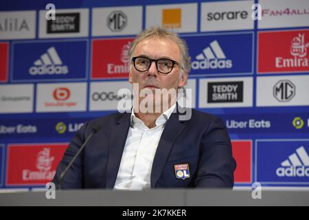 ©Mourad ALLILI/MAXPPP - 10/10/2022 il nuovo allenatore francese Laurent Blanc di Olympique Lyonnais si rivolge a una conferenza stampa presso il Groupama Stadium Training Center di Decines-Charpieu, vicino Lione, Francia orientale, il 10 ottobre 2022. Foto Stock