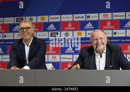 ©Mourad ALLILI/MAXPPP - 10/10/2022 il presidente di Olympique Lyonnais, Jean Michel Aulas, si rivolge a una conferenza stampa per la presentazione del nuovo allenatore Laurent Blanc al Groupama Stadium Training Center di Decines-Charpieu, vicino Lione, Francia orientale, il 10 ottobre 2022. Foto Stock