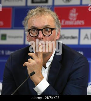 ©Mourad ALLILI/MAXPPP - 10/10/2022 il nuovo allenatore francese Laurent Blanc di Olympique Lyonnais si rivolge a una conferenza stampa presso il Groupama Stadium Training Center di Decines-Charpieu, vicino Lione, Francia orientale, il 10 ottobre 2022. Foto Stock