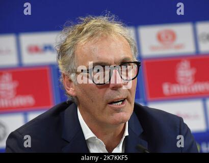 ©Mourad ALLILI/MAXPPP - 10/10/2022 il nuovo allenatore francese Laurent Blanc di Olympique Lyonnais si rivolge a una conferenza stampa presso il Groupama Stadium Training Center di Decines-Charpieu, vicino Lione, Francia orientale, il 10 ottobre 2022. Foto Stock