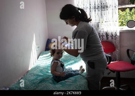 ©Chris Huby / le Pictorium/MAXPPP - Vorotan 24/09/2022 Chris Huby / le Pictorium - 24/9/2022 - armenie / syunik / Vorotan - Armenie / Village de Vorotan - Des Rifies du Haut Karabagh. / 24/9/2022 - Armenia / syunik / Vorotan - Armenia / villaggio Vorotan - rifugiati dal Nagorno-Karabakh. Foto Stock