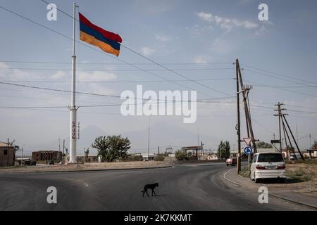 ©Chris Huby / le Pictorium/MAXPPP - Yeraskh 21/09/2022 Chris Huby / le Pictorium - 21/9/2022 - armenie / Ararat / Yeraskh - Armenie / Centre et rond point du village de Yeraskh. / 21/9/2022 - Armenia / Ararat / Yeraskh - Armenia / Centro e rotonda del villaggio di Yeraskh. Foto Stock