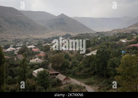 ©Chris Huby / le Pictorium/MAXPPP - Goris 21/09/2022 Chris Huby / le Pictorium - 21/9/2022 - armenie / Goris - Armenie /Verasten, village a cote de Goris, touche par les bombardieri azeris. / 21/9/2022 - Armenia / Goris - Armenia / Verasten, villaggio vicino a Goris, colpito dai bombardamenti azeri. Foto Stock