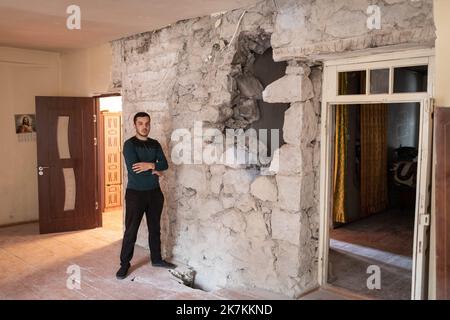 ©Chris Huby / le Pictorium/MAXPPP - 21/09/2022 Chris Huby / le Pictorium - 21/9/2022 - armenie / syunik - Armenie / Portrait de Gurgen, a Verasten (villaghe a cote de Goris). Chez lui, sa chambre a ete touche par un missile / 21/9/2022 - Armenia / syunik - Armenia / Ritratto di Gurgen, in Verasten (villaggio vicino a Goris). A casa, la sua stanza è stata colpita da un missile / Foto Stock