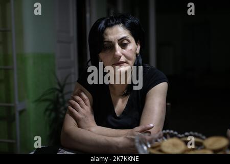 ©Chris Huby / le Pictorium/MAXPPP - 21/09/2022 Chris Huby / le Pictorium - 21/9/2022 - armenie / syunik - Armenie / Verasten - la belle fille de Me Yepraxia et MR Sanvel, en pleurs. / 21/9/2022 - Armenia / syunik - Armenia / Verasten - la bella figlia di Yeprassia e Sanvel, in lacrime. Foto Stock