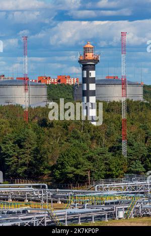 Petroliera e faro di Klaipeda, omonima contea, Lituania Foto Stock