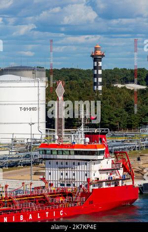 Petroliera e faro di Klaipeda, omonima contea, Lituania Foto Stock