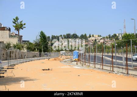 Gerusalemme, Israele. Agosto 2022. Costruzione dell'estensione della linea della metropolitana leggera di Gerusalemme all'ospedale Hadassah Ein Kerem. Foto Stock