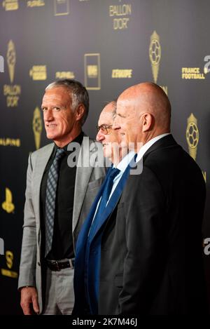 Didier Deschamps, Noel le Graet e Guy Stephan durante la cerimonia del tappeto rosso del Ballon d'Or (Golden Ball) Francia Football 2022 il 17 ottobre 2022 al Theatre du Chatelet di Parigi, Francia - Foto: Antoine Massinon/DPPI/LiveMedia Foto Stock