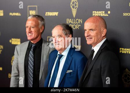 Didier Deschamps, Noel le Graet e Guy Stephan durante la cerimonia del tappeto rosso del Ballon d'Or (Golden Ball) Francia Football 2022 il 17 ottobre 2022 al Theatre du Chatelet di Parigi, Francia - Foto: Antoine Massinon/DPPI/LiveMedia Foto Stock