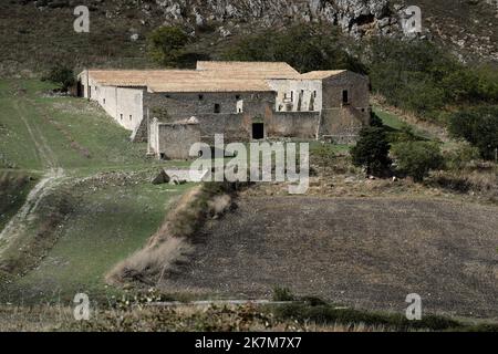 Antica casa colonica nella Sicilia Occidentale, Italia Foto Stock