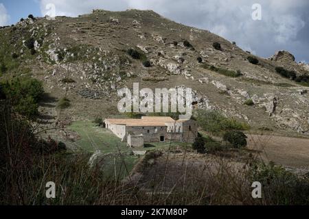 Antica casa colonica nella Sicilia Occidentale, Italia Foto Stock