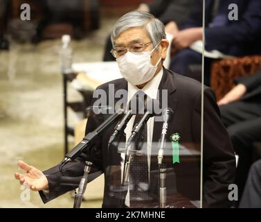 Tokyo, Giappone. 18th Ott 2022. Il governatore della Banca del Giappone Haruhiko Kuroda risponde a una domanda alla sessione del comitato di bilancio della Camera bassa alla Dieta Nazionale di Tokyo martedì 18 ottobre 2022. Credit: Yoshio Tsunoda/AFLO/Alamy Live News Foto Stock