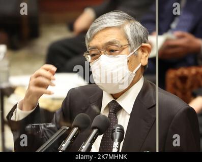 Tokyo, Giappone. 18th Ott 2022. Il governatore della Banca del Giappone Haruhiko Kuroda risponde a una domanda alla sessione del comitato di bilancio della Camera bassa alla Dieta Nazionale di Tokyo martedì 18 ottobre 2022. Credit: Yoshio Tsunoda/AFLO/Alamy Live News Foto Stock