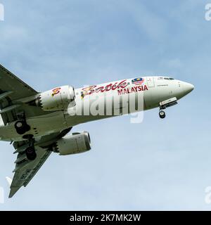 Batik Boeing 737-8 MAX all'arrivo all'aeroporto di Singapore Changi Foto Stock
