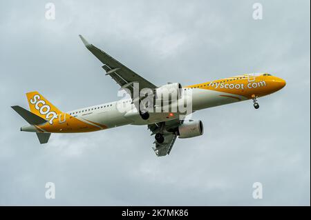 Scoot Airbus A321-271NX sulla strada finale per l'aeroporto di Singapore Changi Foto Stock