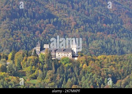 Castello di Wartenstein vicino a Gloggnitz, Semmering, Austria in un giorno d'autunno Foto Stock