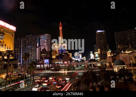 Vista notturna della Strip nel centro di Las Vegas. Foto Stock