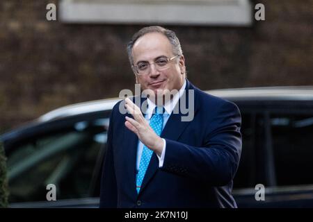 Londra, Regno Unito. 18th ottobre 2022. Il procuratore generale Michael Ellis arriva a Downing Street per partecipare alla riunione settimanale del gabinetto presieduta dal primo ministro Liz Truss. Credit: Wiktor Szymanowicz/Alamy Live News Foto Stock