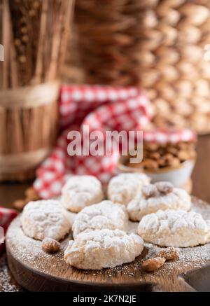 Biscotti di mandorle siciliane - paste di mandorle. Dessert tradizionale del Sud d'Italia. Foto di alta qualità. Spazio di copia Foto Stock