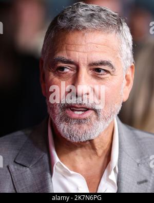 Westwood, Stati Uniti. 17th Ott 2022. WESTWOOD, LOS ANGELES, CALIFORNIA, USA - 17 OTTOBRE: L'attore americano George Clooney arriva al "Ticket to Paradise" della Los Angeles Premiere of Universal Pictures che si tiene al Regency Village Theatre il 17 ottobre 2022 a Westwood, Los Angeles, California, Stati Uniti. (Foto di Xavier Collin/Image Press Agency) Credit: Image Press Agency/Alamy Live News Foto Stock