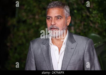 Westwood, Stati Uniti. 17th Ott 2022. WESTWOOD, LOS ANGELES, CALIFORNIA, USA - 17 OTTOBRE: L'attore americano George Clooney arriva al "Ticket to Paradise" della Los Angeles Premiere of Universal Pictures che si tiene al Regency Village Theatre il 17 ottobre 2022 a Westwood, Los Angeles, California, Stati Uniti. (Foto di Xavier Collin/Image Press Agency) Credit: Image Press Agency/Alamy Live News Foto Stock