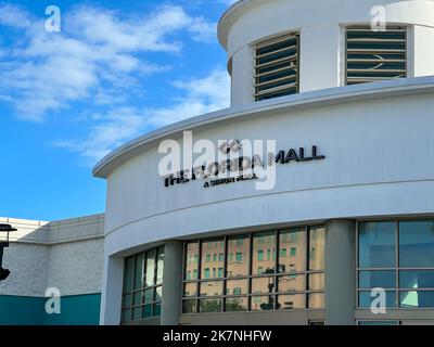 Orlando, FL USA - 29 ottobre 2021: L'esterno del Florida Mall di Orlando, Florida. Foto Stock