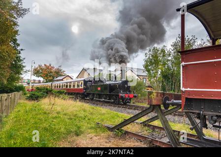 Numero 1054, un motore LNWR Coal Tank a Ramsbottom sulla ELR. Durante l'autunno, il gala a vapore sulla ferrovia del lancashire orientale festeggia i LanLS e York Foto Stock